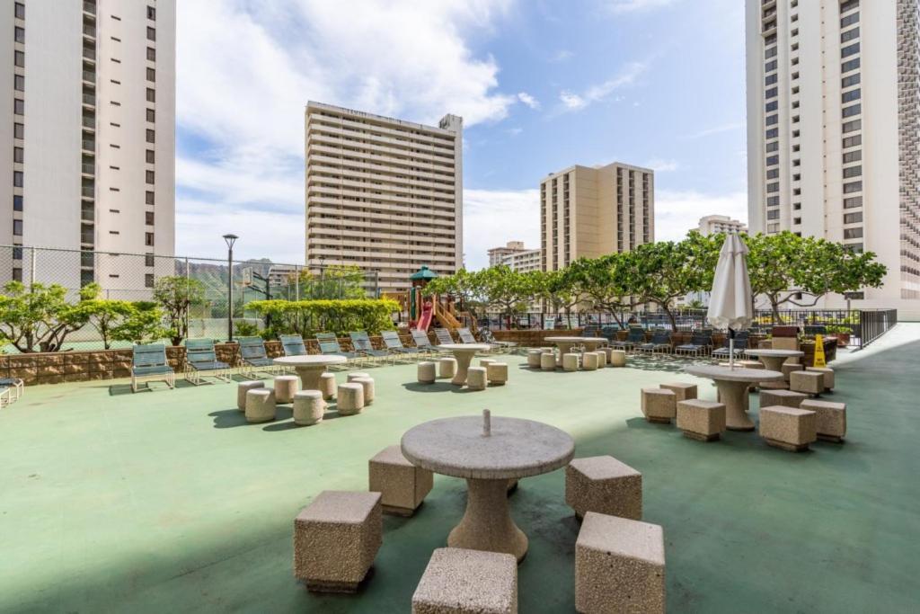 Waikiki Banyan W-Ocean Views With Free Parking! Apartment Хонолулу Екстериор снимка