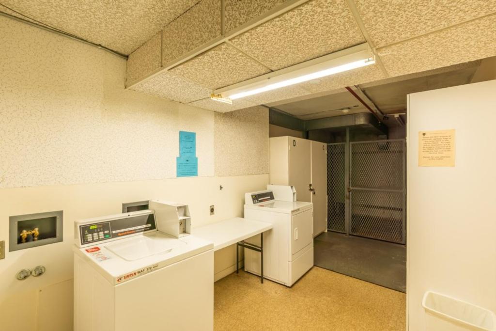 Waikiki Banyan W-Ocean Views With Free Parking! Apartment Хонолулу Екстериор снимка