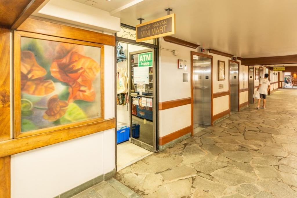 Waikiki Banyan W-Ocean Views With Free Parking! Apartment Хонолулу Екстериор снимка